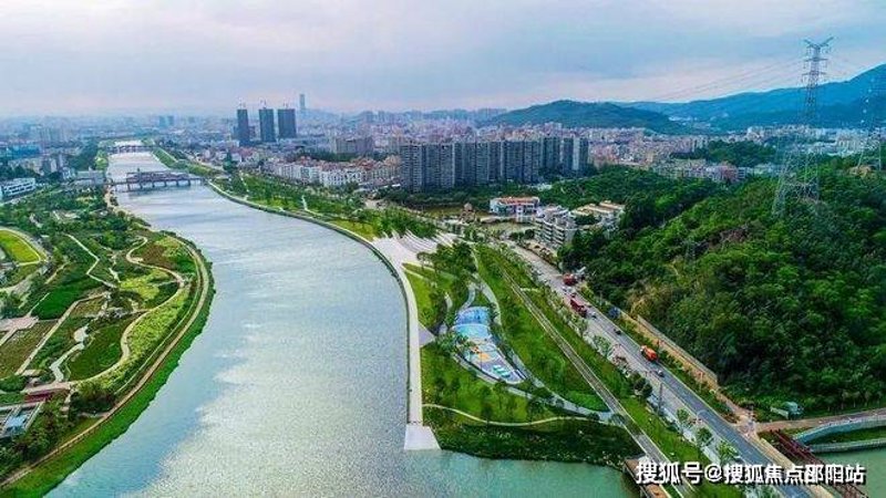 沿河楼盘：城市的水岸魅力之旅